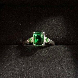 Sterling Silver Emerald Ring Size 6